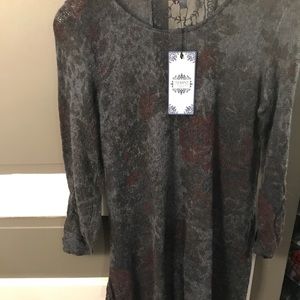 Tempo Paris NWT light weight sweater L & XL